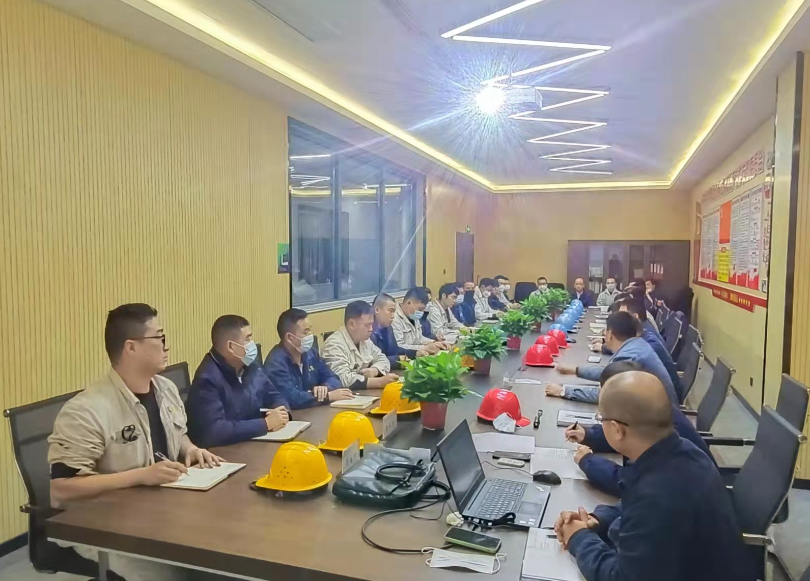 叮！您的特種作業證要復審了