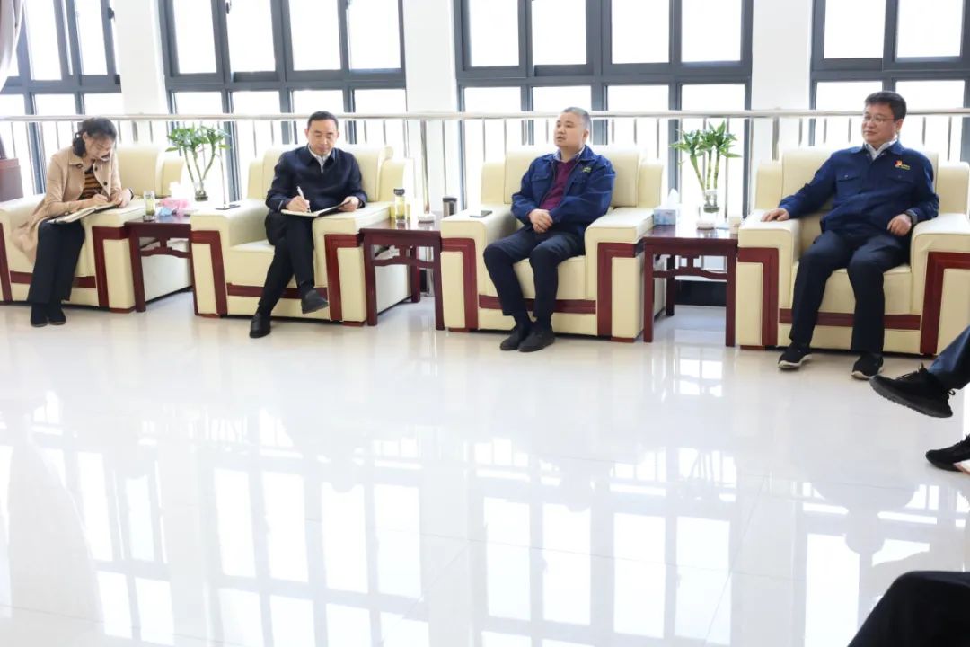縣長羅國才一行來漢鋼公司調研 縣長羅國才一行來漢鋼公司調研