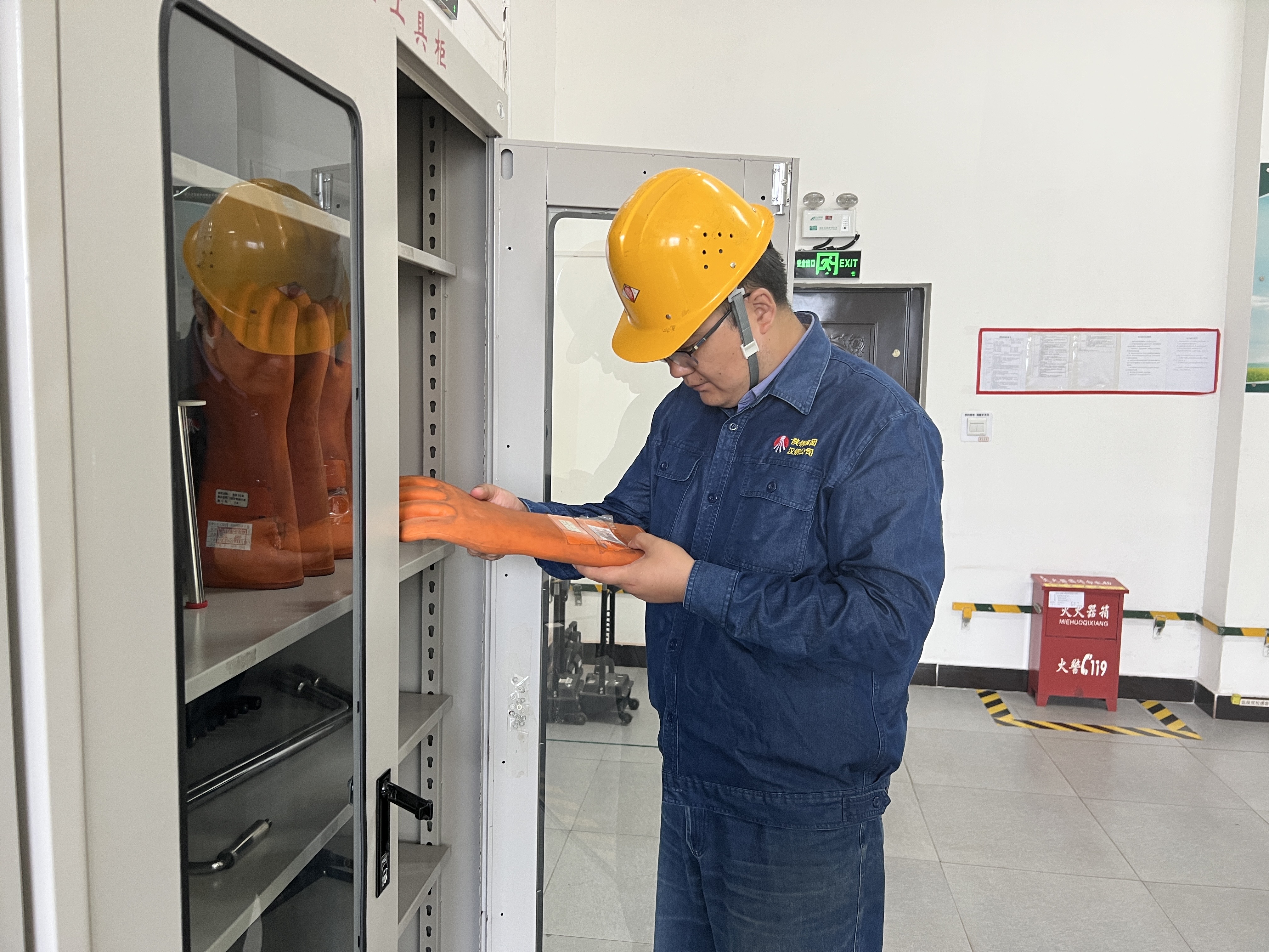 “紅黃藍”三原色,點亮安全靚麗底色 “紅黃藍”三原色,點亮安全靚麗底色