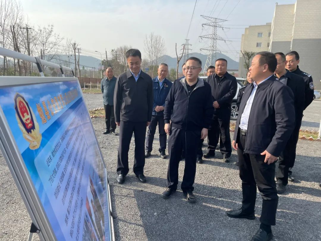 漢中市副市長雷江聲一行到公司督導檢查全國“兩會”期間安全穩定工作 漢中市副市長雷江聲一行到公司督導檢查全國“兩會”期間安全穩定工作