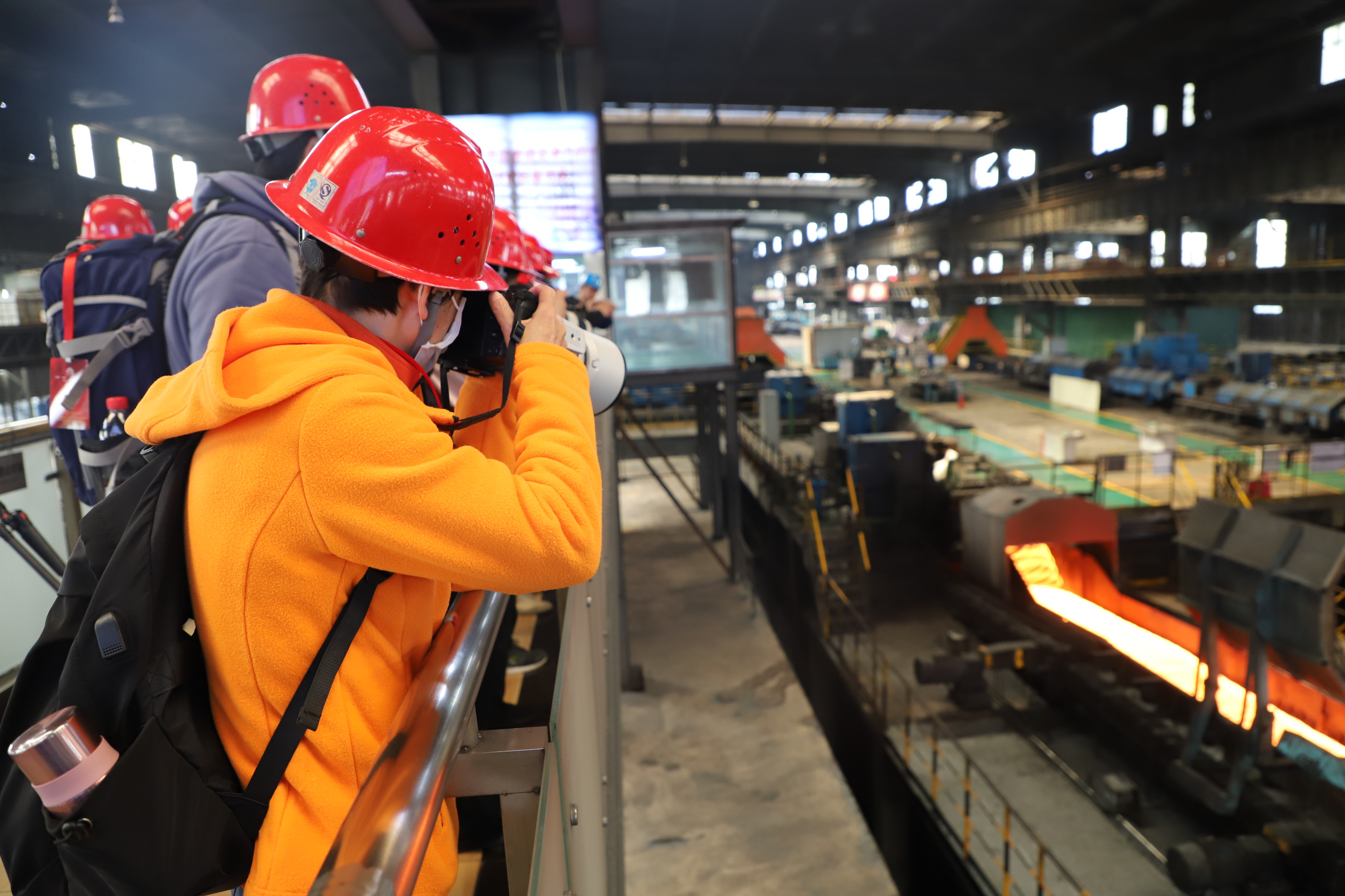 第九屆全國職工攝影展漢中采風團到公司開展企業采風活動