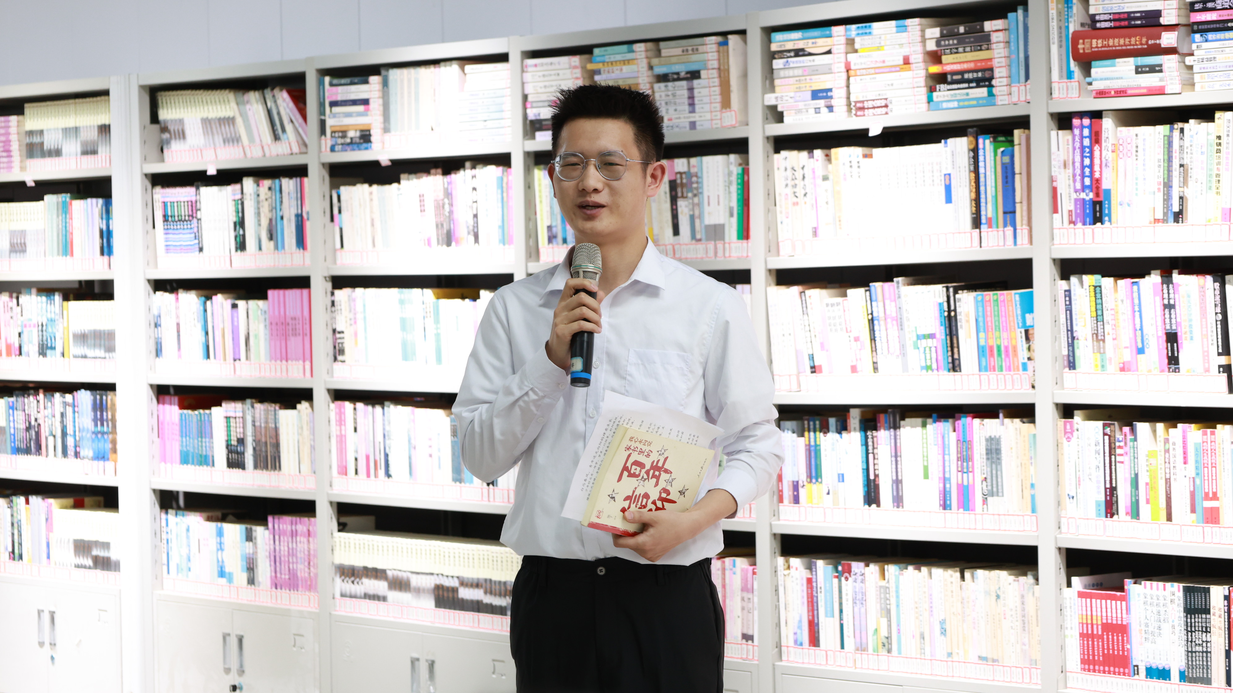 閱讀潤心田 書香滿漢鋼！漢鋼公司舉辦讀書沙龍活動