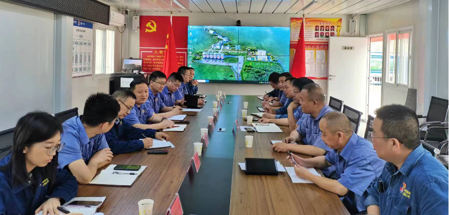 現場調研解難題 全力以赴提效能! 周永平到中厚板廠、雙石礦業公司進行專題調研 現場調研解難題 全力以赴提效能! 周永平到中厚板廠、雙石礦業公司進行專題調研