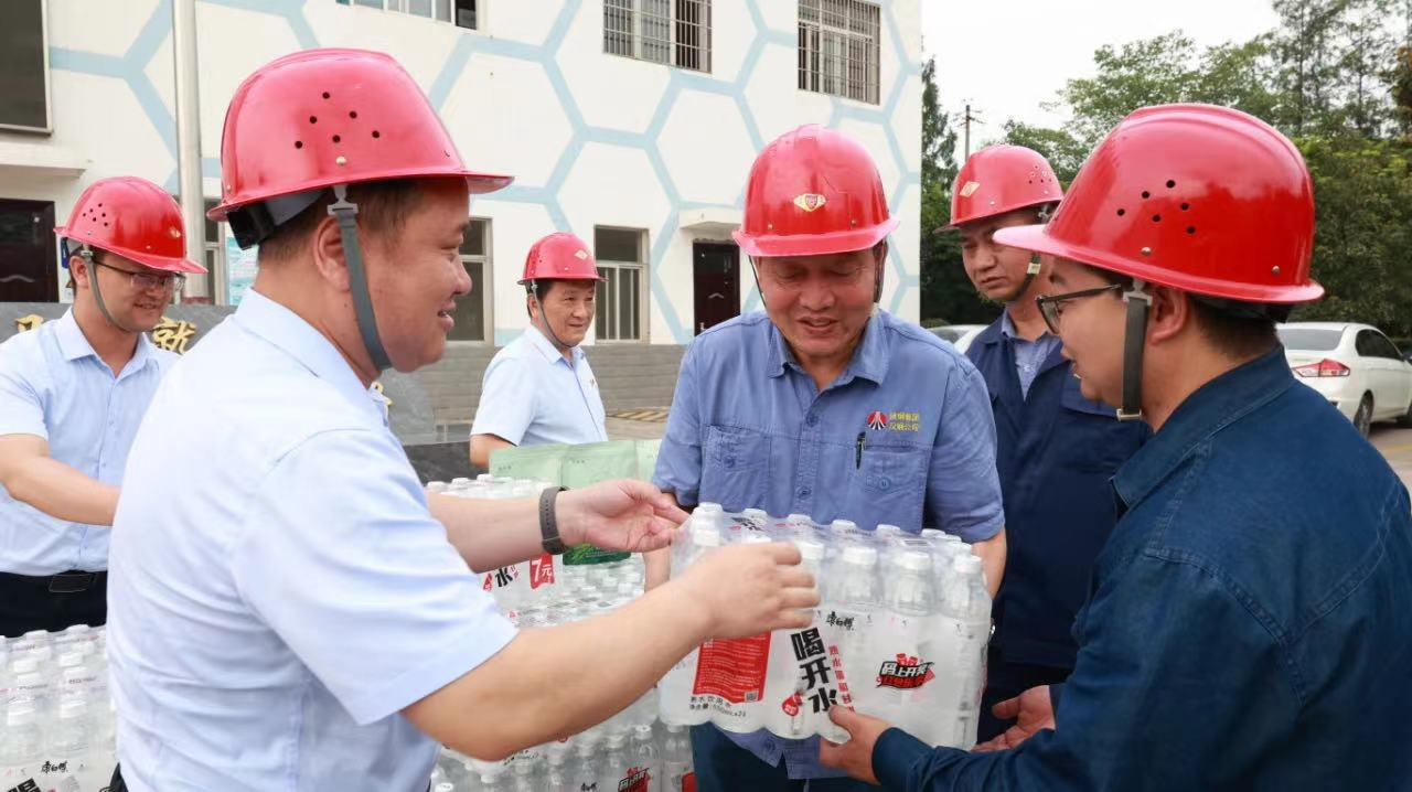 漢鋼公司防暑降溫有“涼”策 漢鋼公司防暑降溫有“涼”策