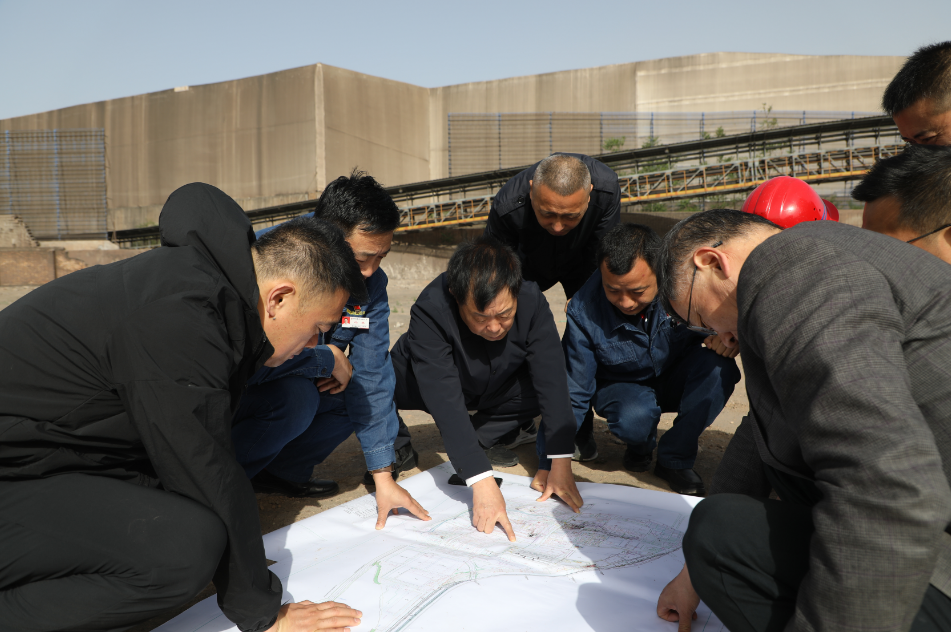 郗九生一行到龍鋼公司調研項目建設工作