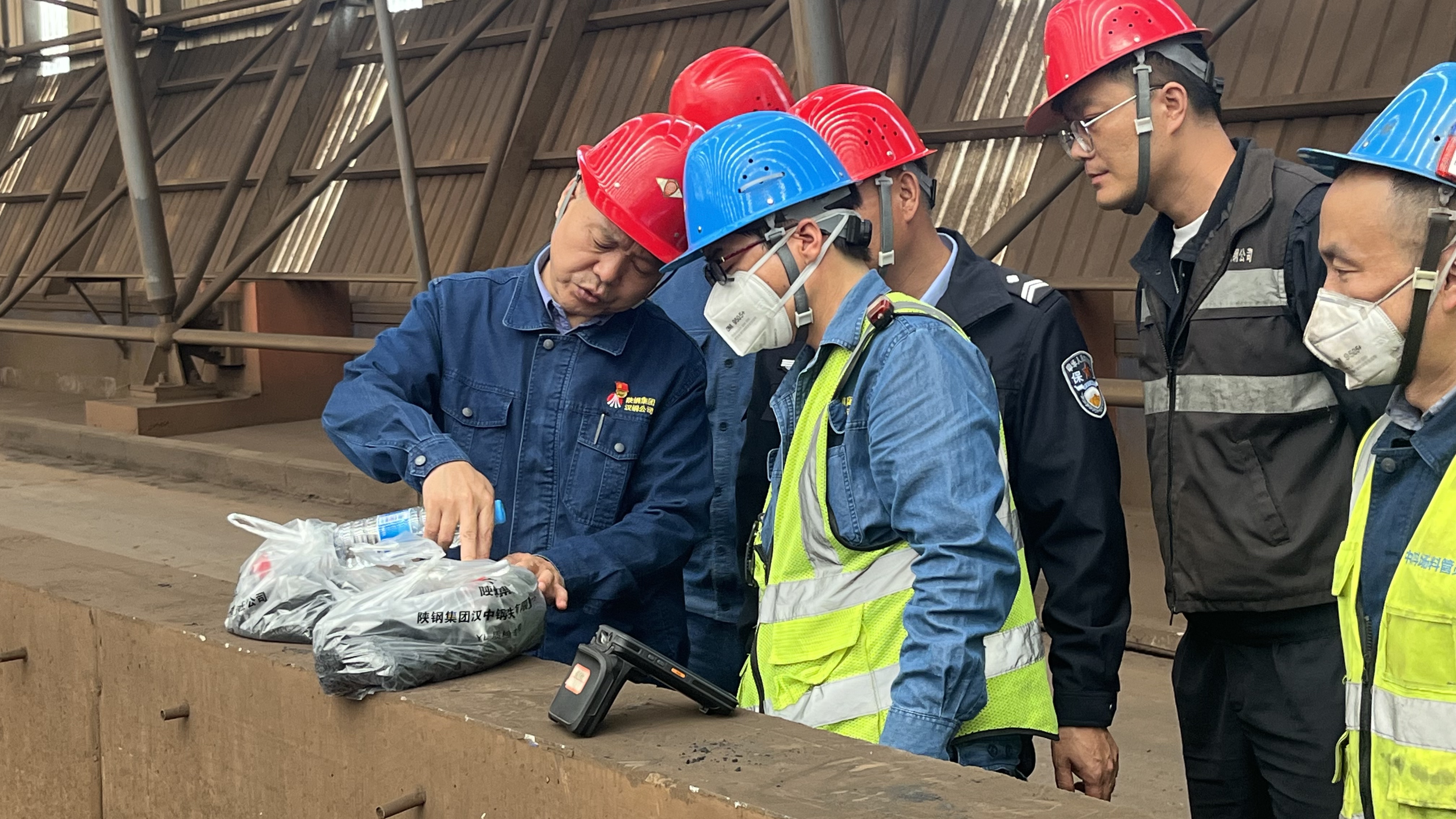 清風(fēng)拂檢淬真金 紀(jì)網(wǎng)密織守質(zhì)關(guān) ——漢鋼公司紀(jì)委筑牢物料質(zhì)量“防火墻” 清風(fēng)拂檢淬真金 紀(jì)網(wǎng)密織守質(zhì)關(guān) ——漢鋼公司紀(jì)委筑牢物料質(zhì)量“防火墻”