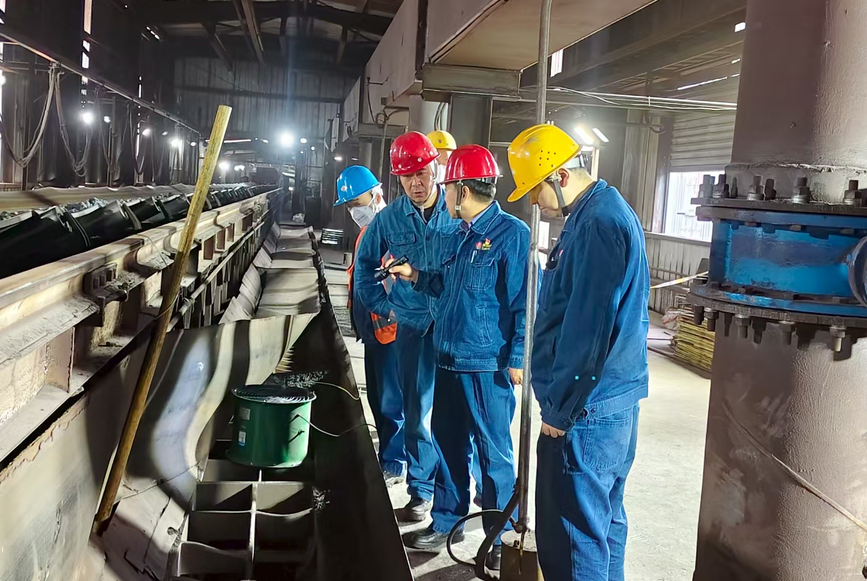 回頭看 攻難點 樹標桿 促創新——燒結廠環保提升攻堅再沖鋒 回頭看 攻難點 樹標桿 促創新——燒結廠環保提升攻堅再沖鋒