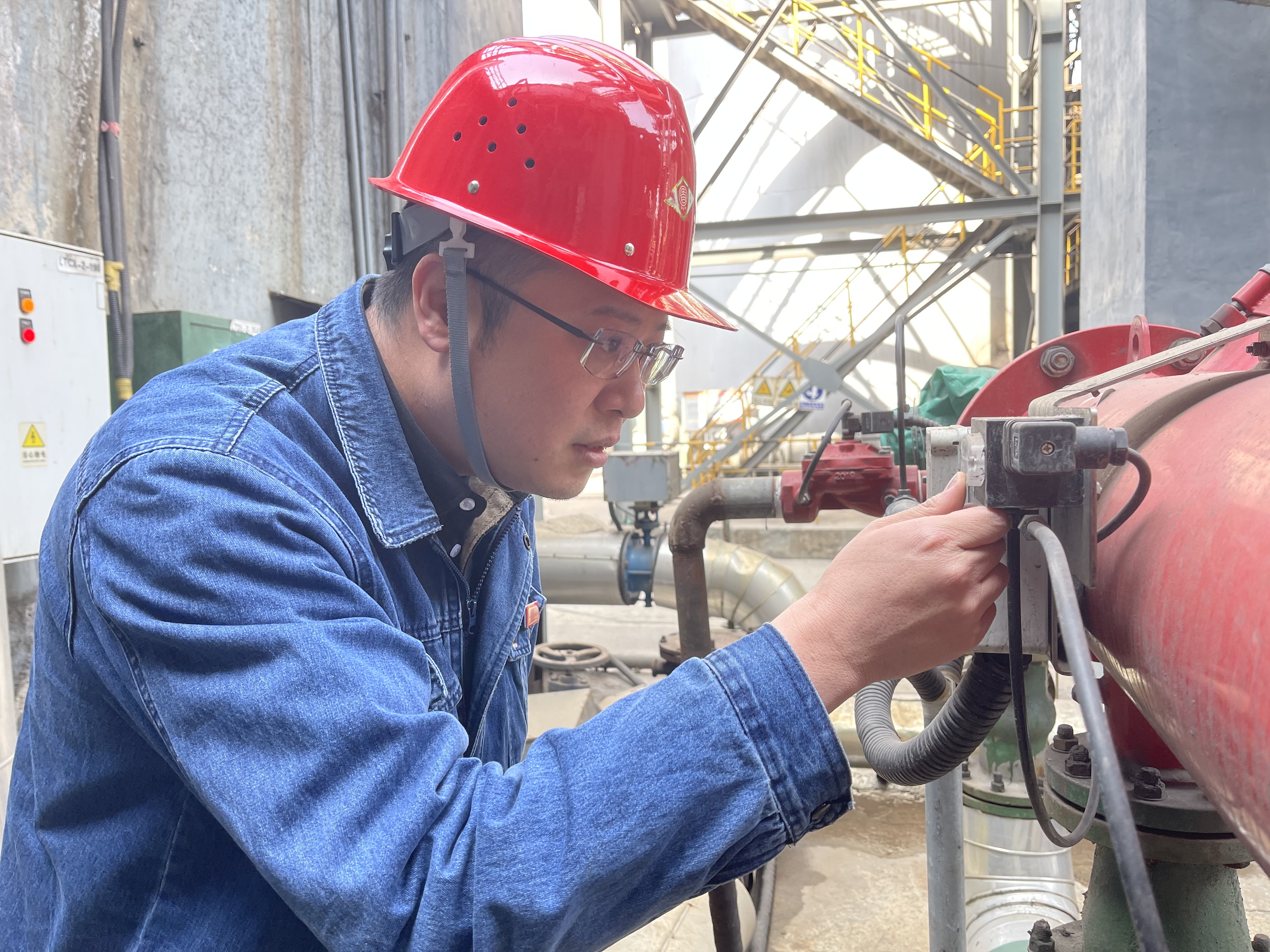 以“嚴(yán)細(xì)實(shí)精”四字工作法,護(hù)航鐵前安全生產(chǎn) 以“嚴(yán)細(xì)實(shí)精”四字工作法,護(hù)航鐵前安全生產(chǎn)