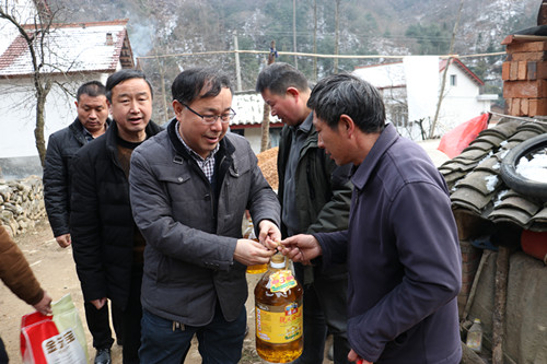 武軍強一行深入扶貧幫扶點慰問