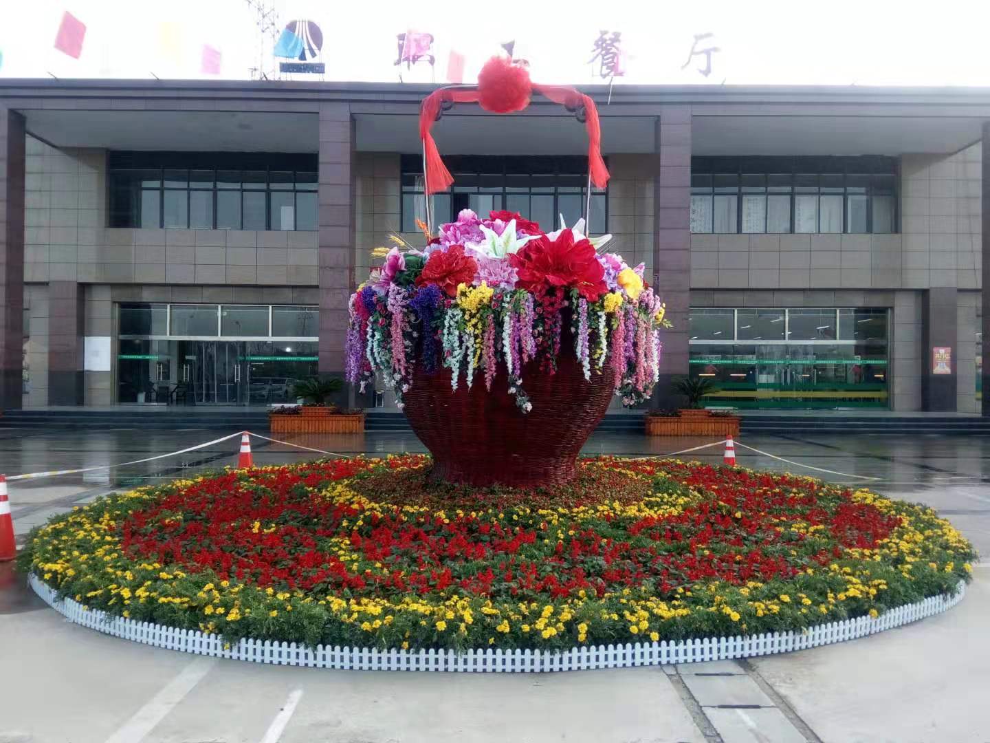 【基層動(dòng)態(tài)】旅游后勤部“迎國慶”美化亮化助力第七屆“陜鋼杯”順利召開 【基層動(dòng)態(tài)】旅游后勤部“迎國慶”美化亮化助力第七屆“陜鋼杯”順利召開