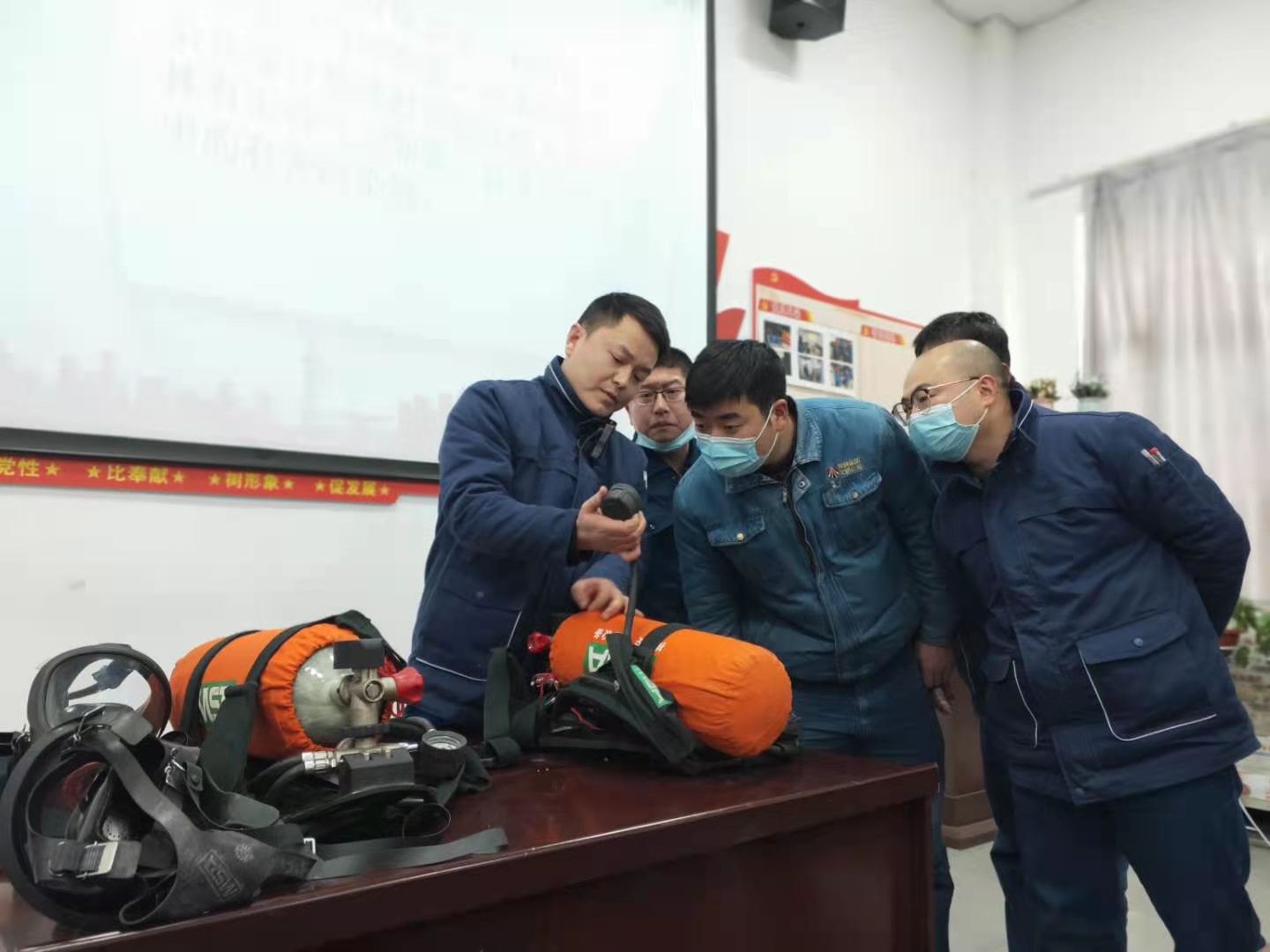 狠抓關鍵點,打好安全“攻堅戰” 狠抓關鍵點,打好安全“攻堅戰”